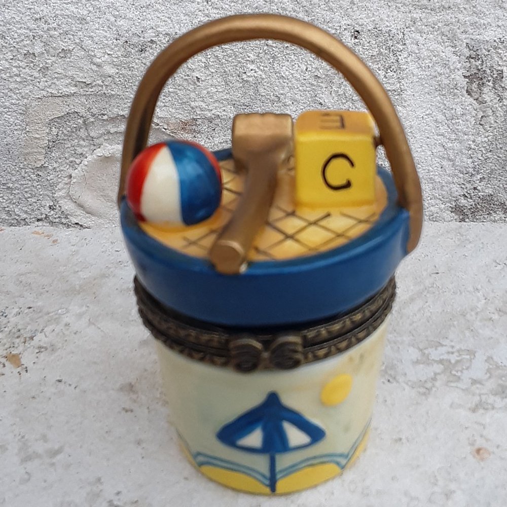 PORCELAIN BEACH PAIL HINGED TRINKET BOX